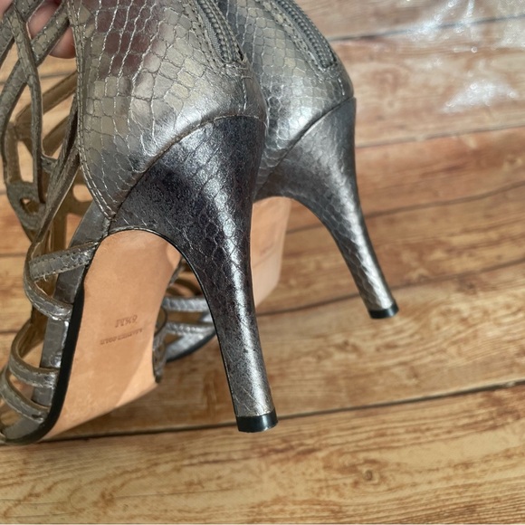 NEIMAN MARCUS SILVER CAGE SANDAL -WEDDING, PROM SIZE 6.5 - Picture 6 of 13